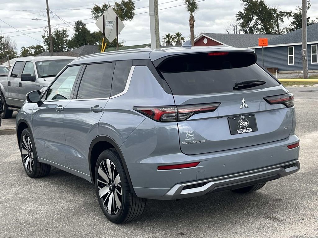 New 2026 Mitsubishi Outlander SEL FWD image 3