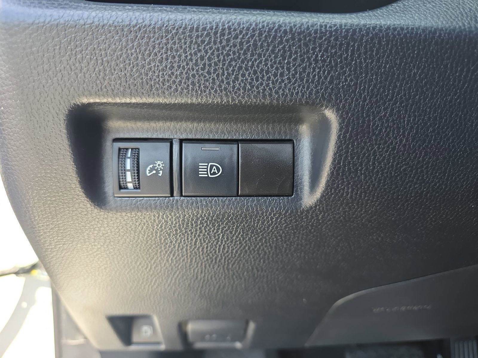 Used 2025 Toyota RAV4 LE AWD/4WD image 25