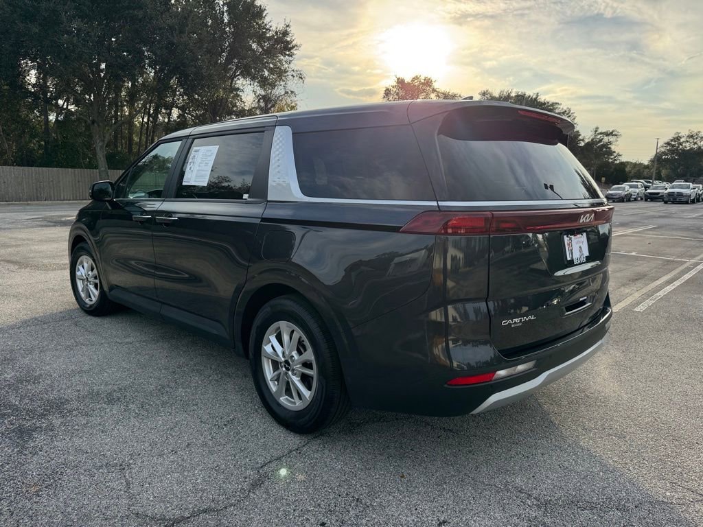 Used 2024 Kia Carnival LX image 6