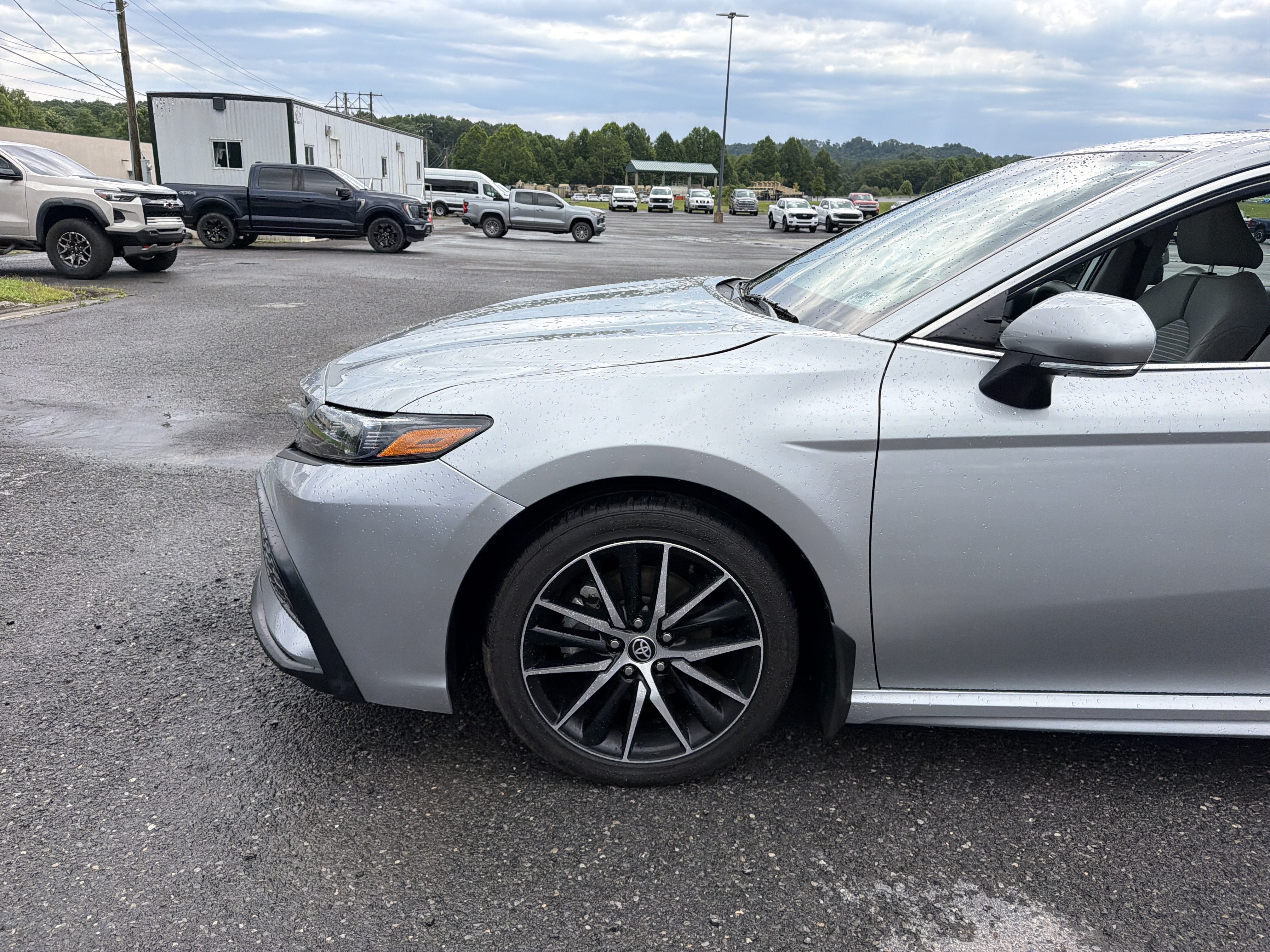 Used 2024 Toyota Camry SE w/ Cold Weather Package AWD/4WD image 9