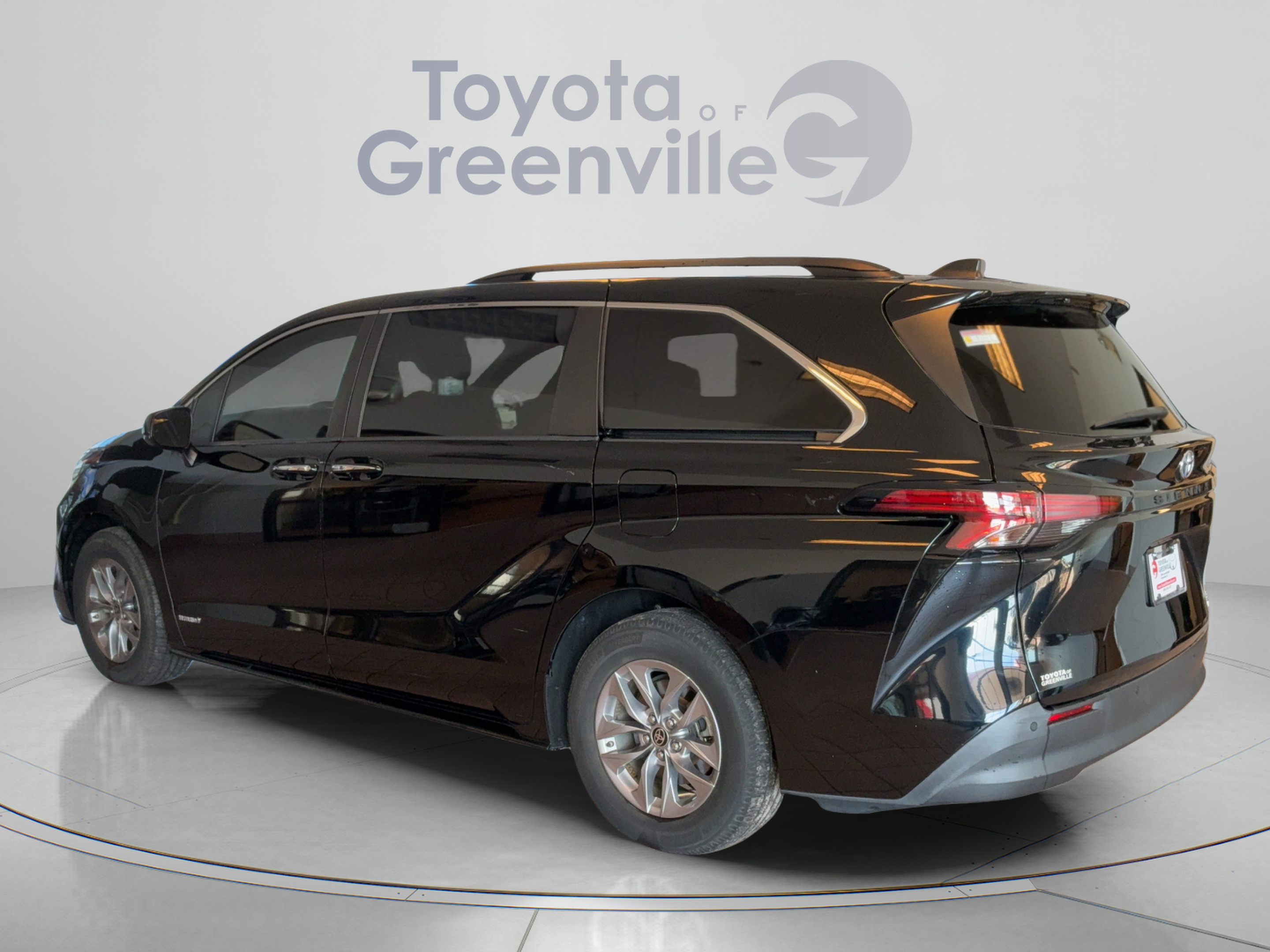Used 2021 Toyota Sienna XLE FWD image 4