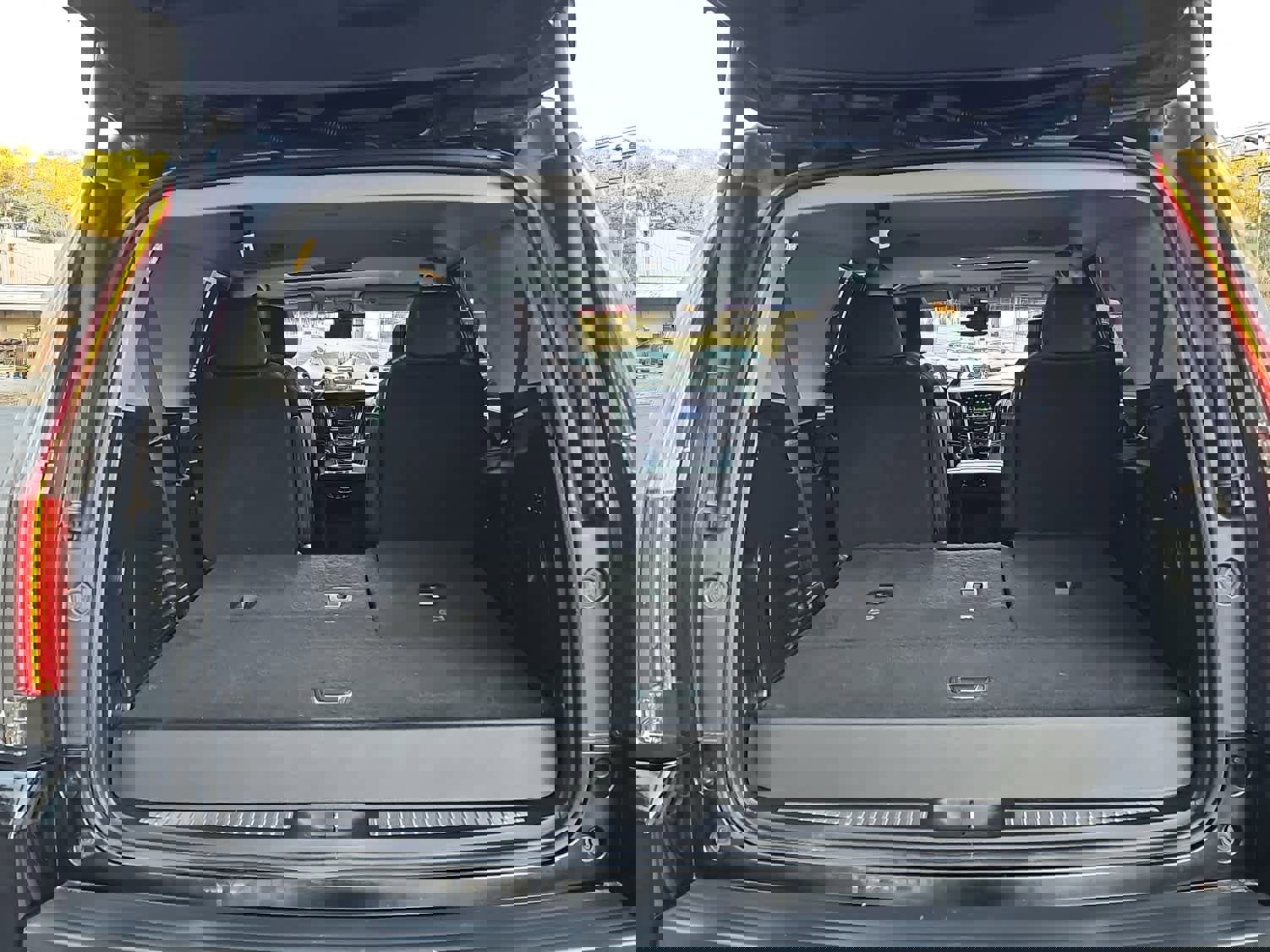 Used 2019 Cadillac Escalade Luxury w/ Escalade Sport Edition image 33