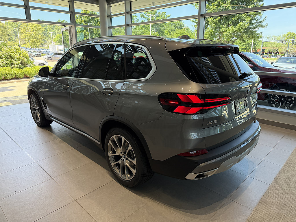 New 2026 BMW X5 xDrive40i AWD/4WD image 4