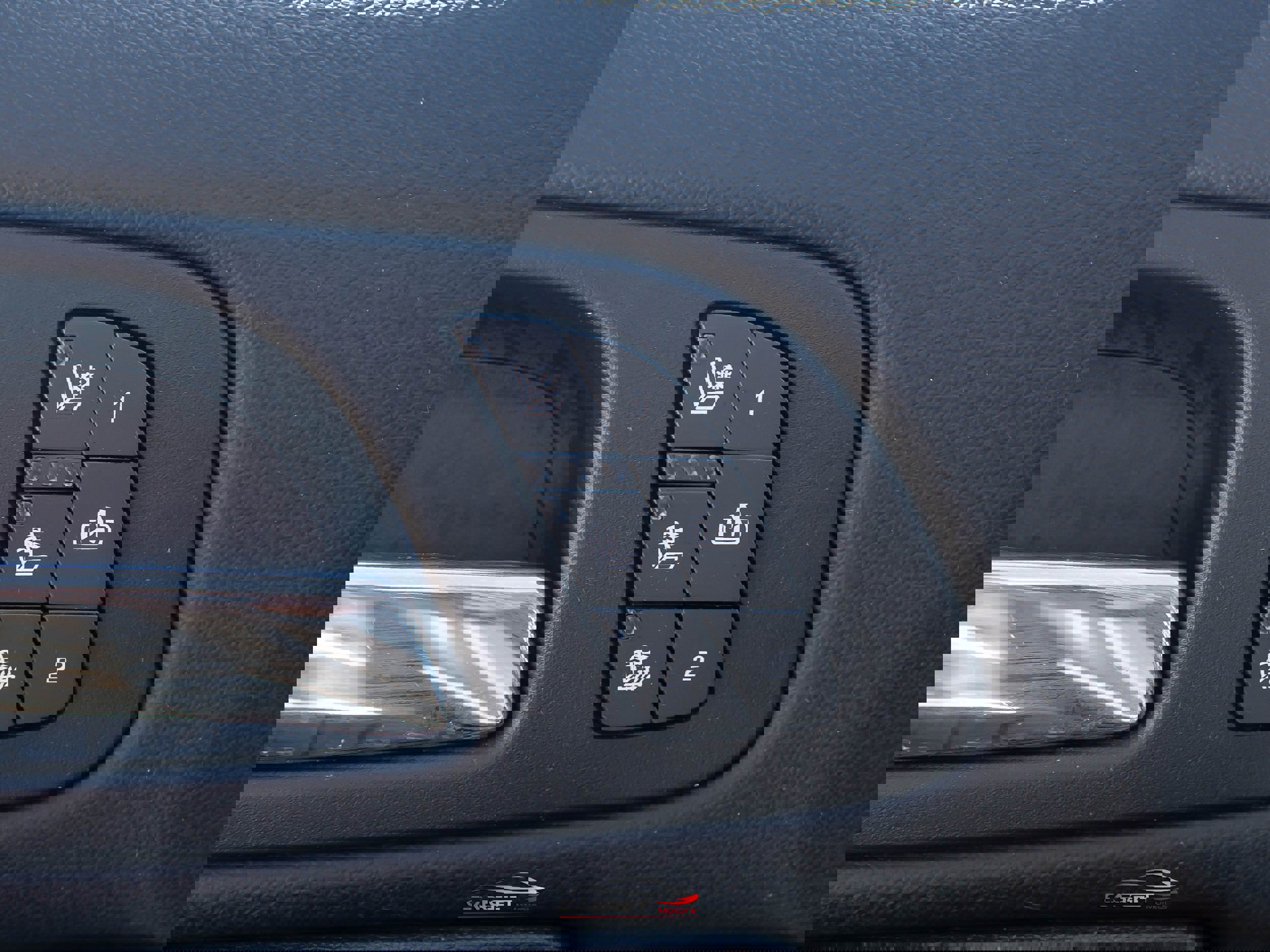 Used 2013 Chevrolet Avalanche LTZ image 39