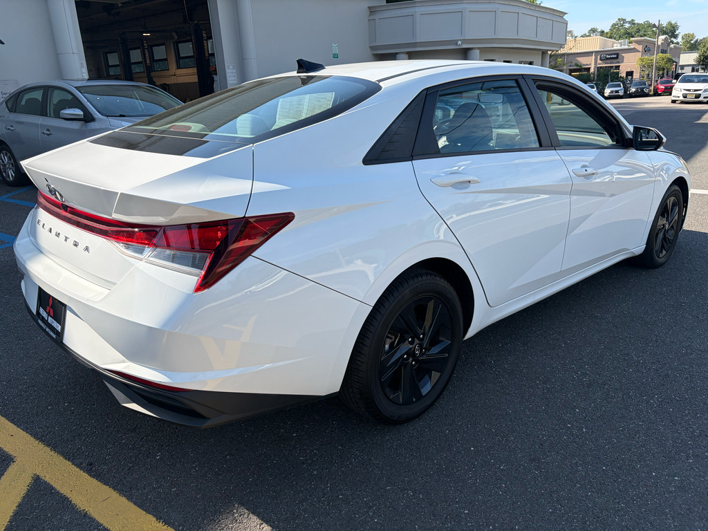 Used 2023 Hyundai Elantra SEL FWD image 6