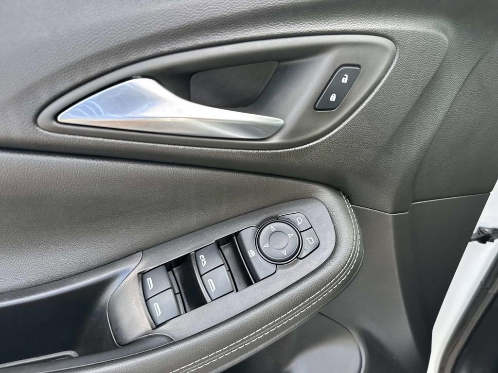 Used 2024 Buick Encore GX Preferred FWD image 19