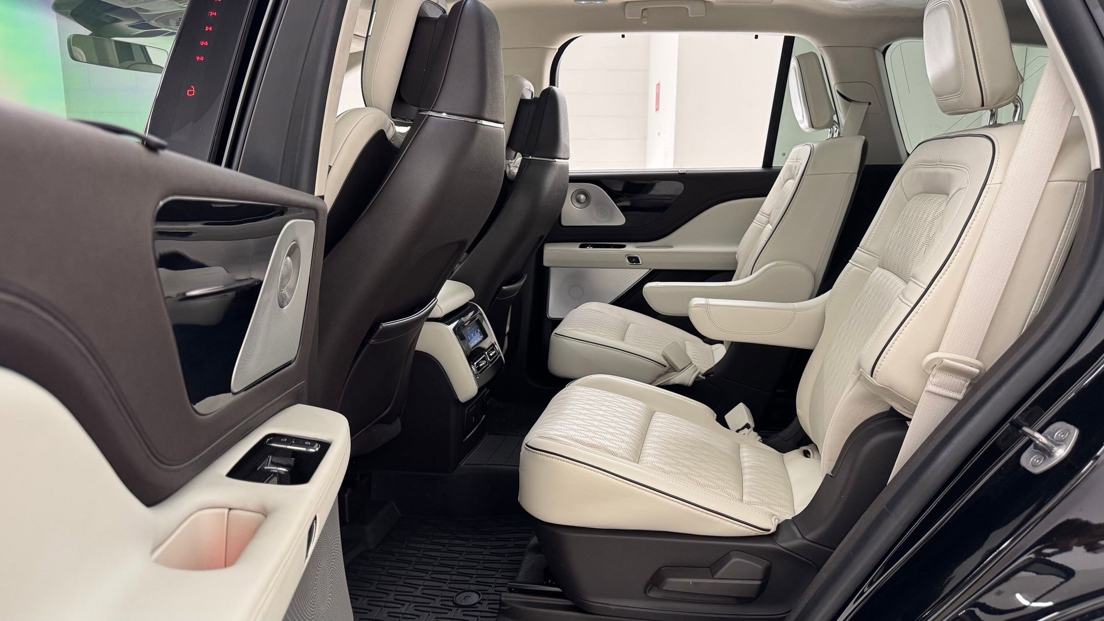 Used 2023 Lincoln Aviator Black Label w/ Dynamic Handling Package image 15