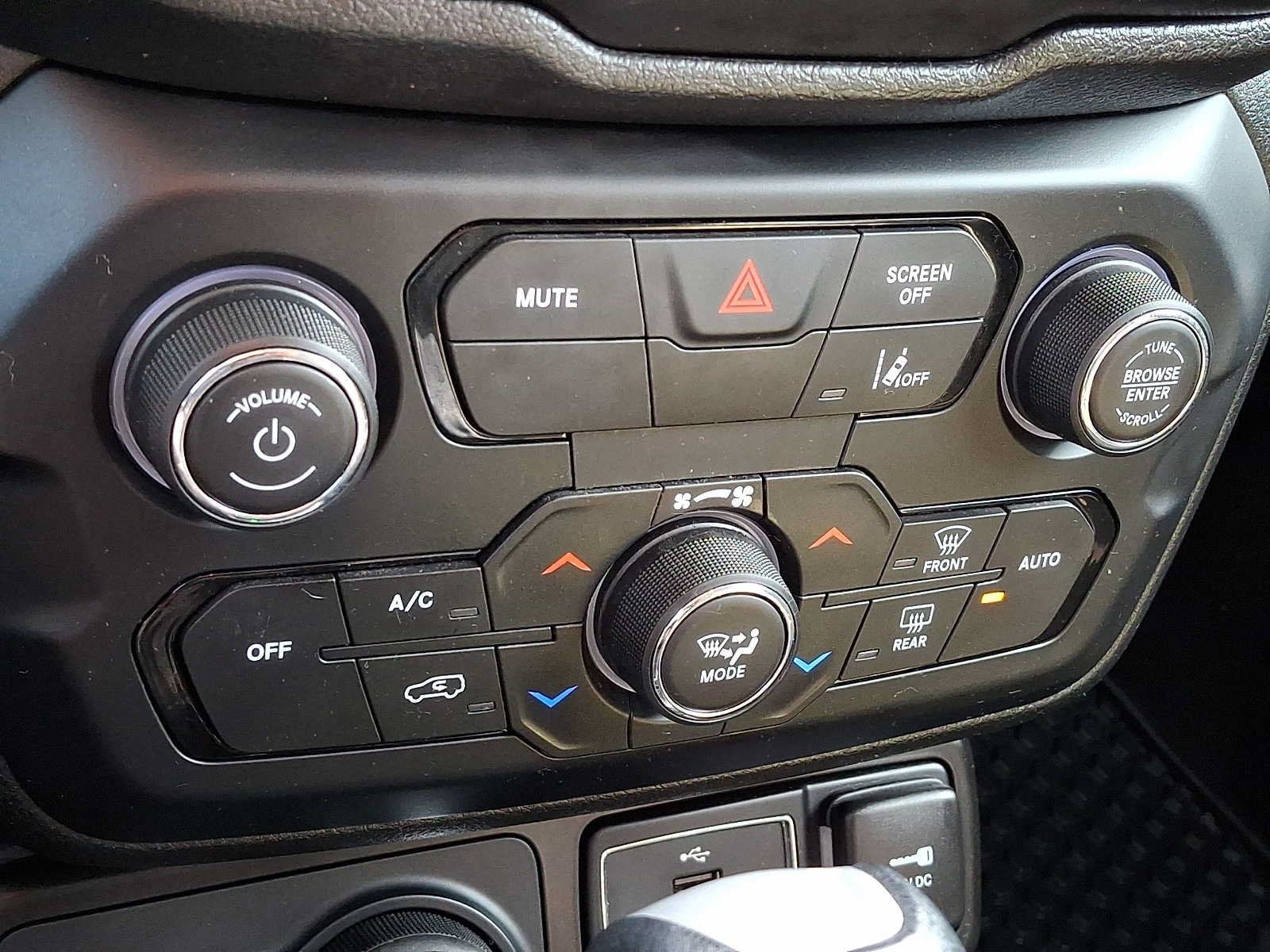 Certified 2023 Jeep Renegade Latitude AWD/4WD image 15