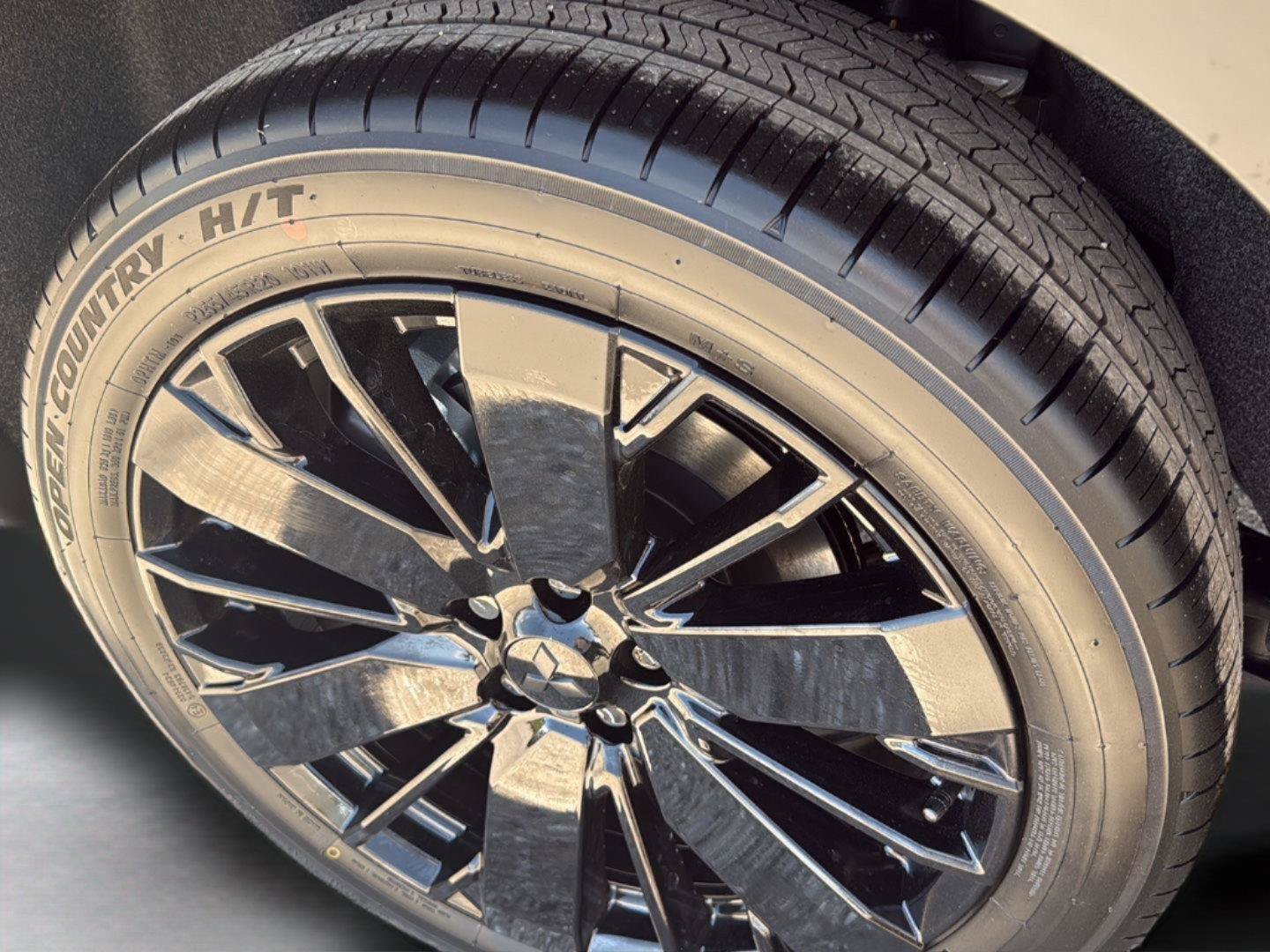 New 2026 Mitsubishi Outlander LE FWD image 13
