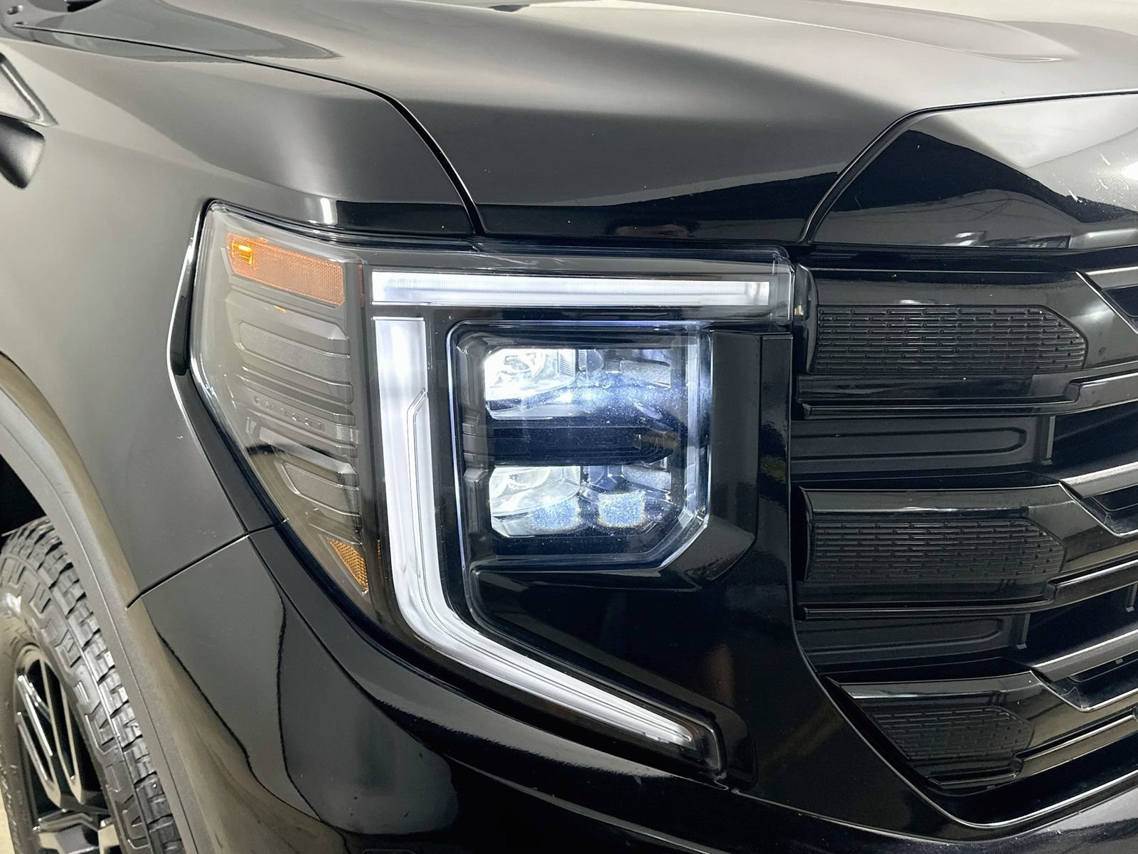 Used 2022 GMC Sierra 1500 Elevation AWD/4WD image 9