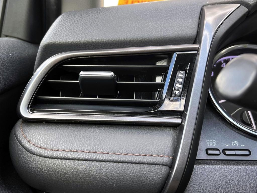 Used 2020 Toyota Camry LE image 23