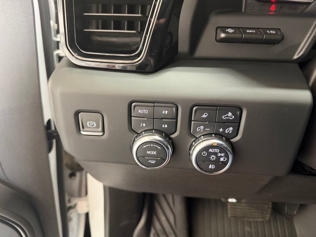 Used 2024 GMC Sierra 1500 AT4 w/ Technology Package AWD/4WD image 5
