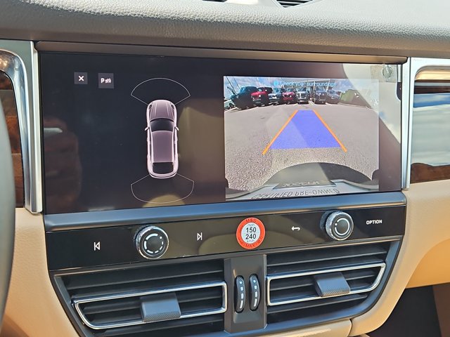Certified 2023 Porsche Macan AWD/4WD image 34