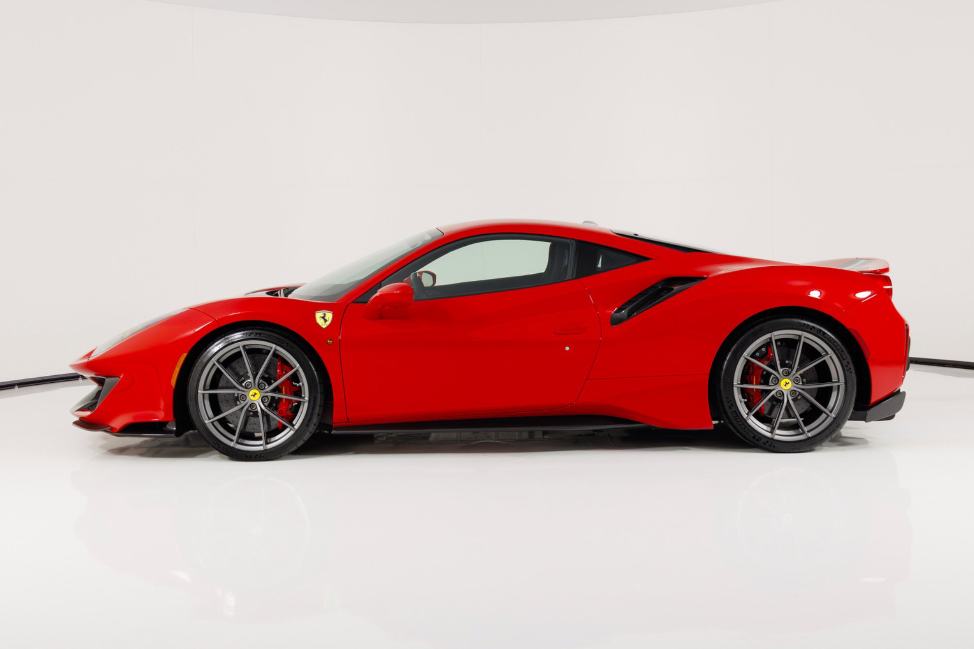 Used 2020 Ferrari 488 Pista Coupe image 6
