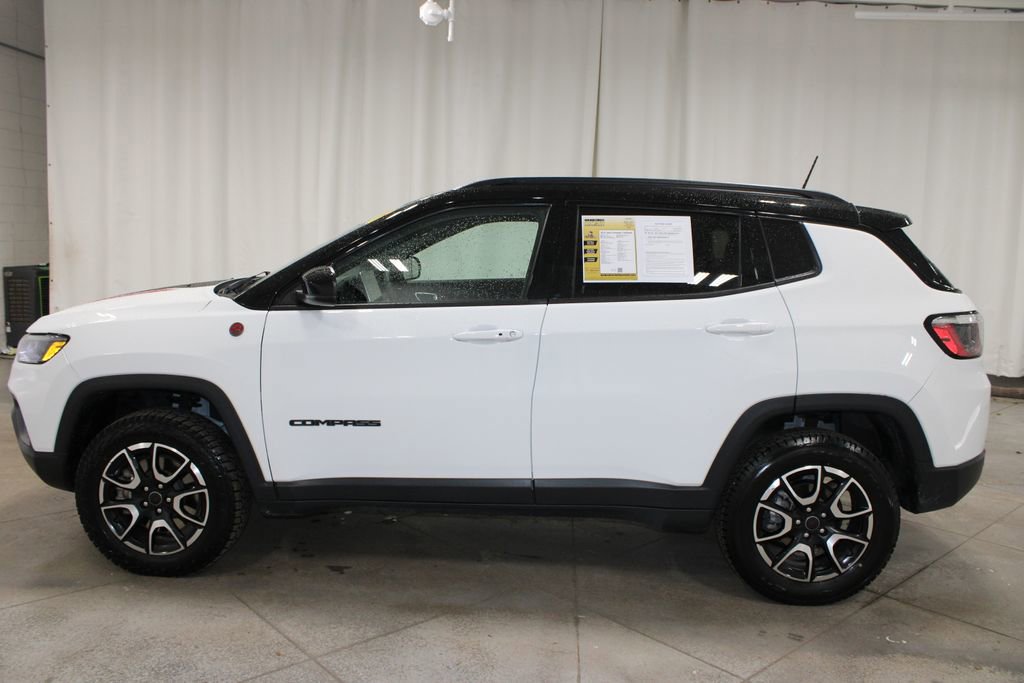 Used 2025 Jeep Compass Trailhawk image 6