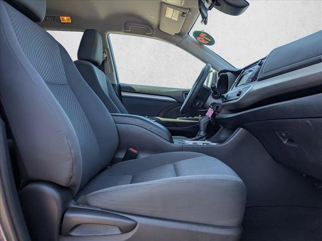 Used 2019 Toyota Highlander LE FWD image 20