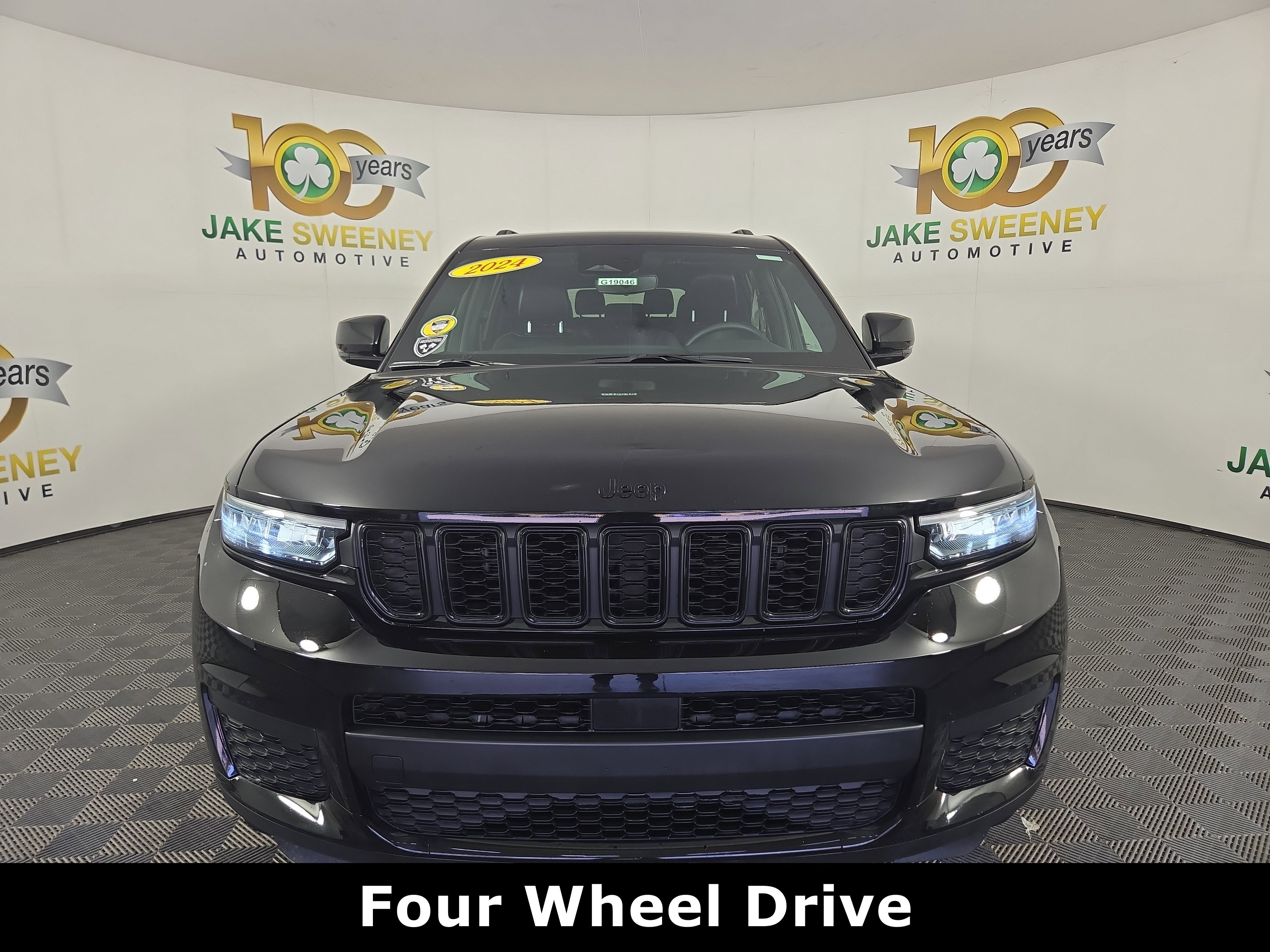 Used 2024 Jeep Grand Cherokee L Laredo image 2