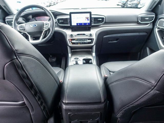 Used 2023 Ford Explorer XLT w/ Equipment Group 202A image 4