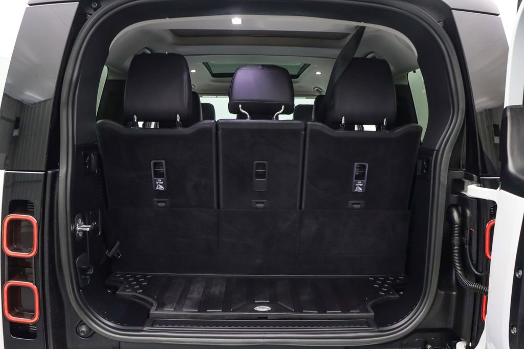 Used 2023 Land Rover Defender 130 SE image 26