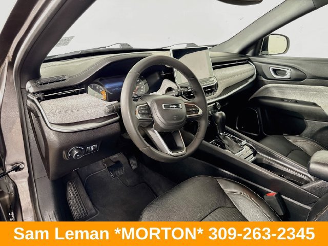 Used 2023 Jeep Compass Latitude w/ Sun and Sound Group AWD/4WD image 9