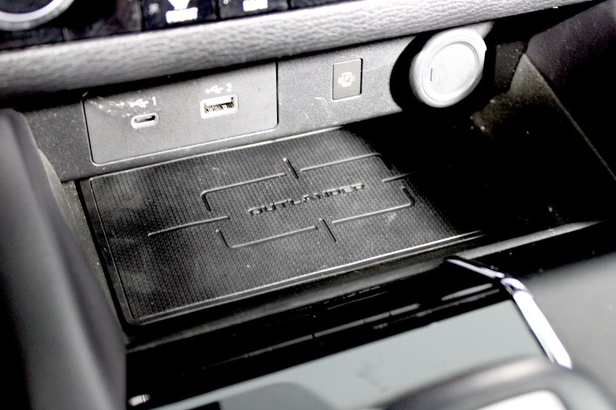 Used 2024 Mitsubishi Outlander SE Black Edition FWD image 25