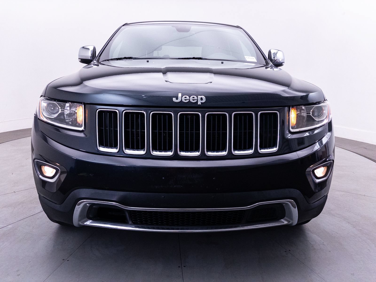 Used 2016 Jeep Grand Cherokee Limited AWD/4WD image 2
