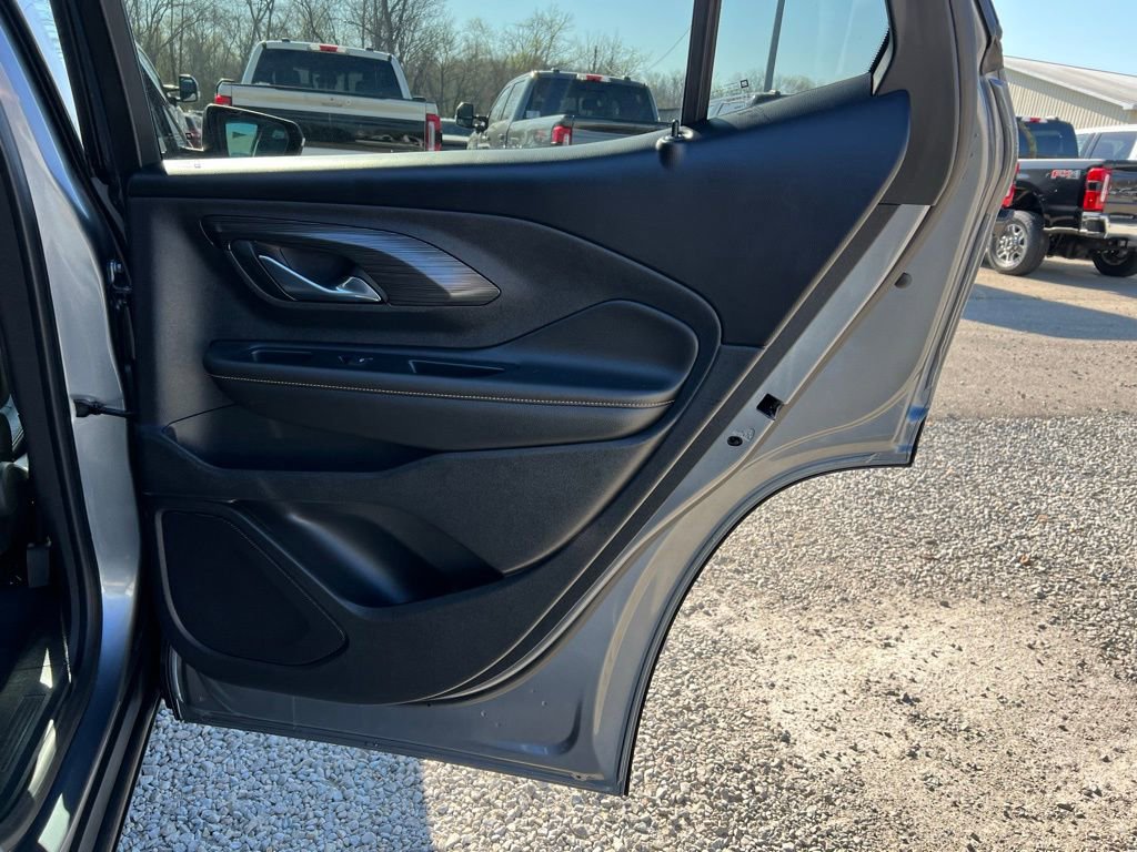 Used 2021 GMC Terrain SLT w/ Elevation Edition image 18