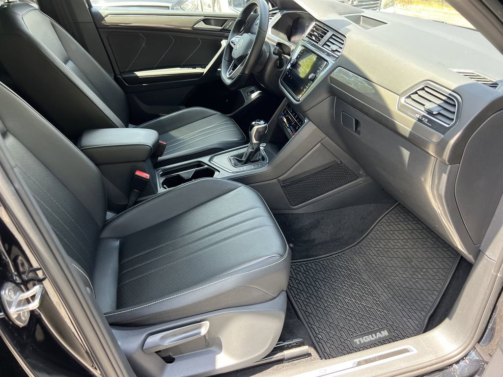 Used 2022 Volkswagen Tiguan SE R-Line FWD image 12