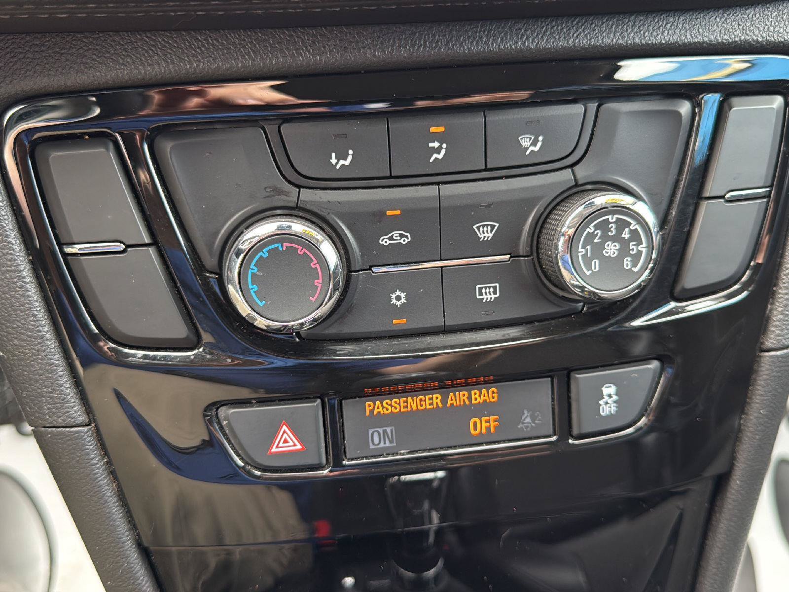 Used 2021 Buick Encore Preferred AWD/4WD image 17