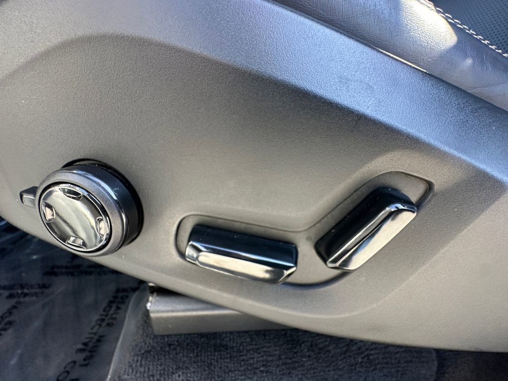 Used 2025 Volvo XC90 T8 Ultra w/ Protection Package Premier image 10