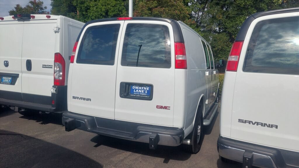 Used 2025 GMC Savana 2500 w/ Driver Convenience Package RWD image 4