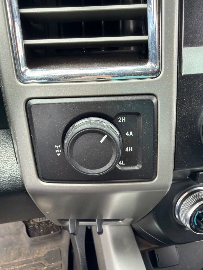 Used 2015 Ford F150 Lariat w/ Equipment Group 502A Luxury AWD/4WD image 23