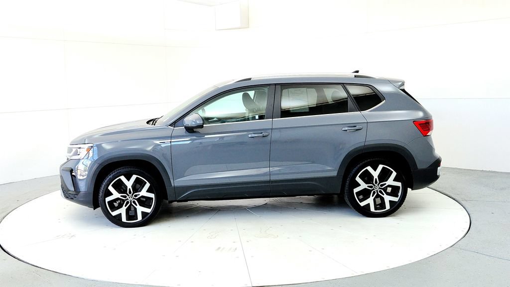 Used 2022 Volkswagen Taos SEL w/ Panoramic Sunroof Package AWD/4WD image 3