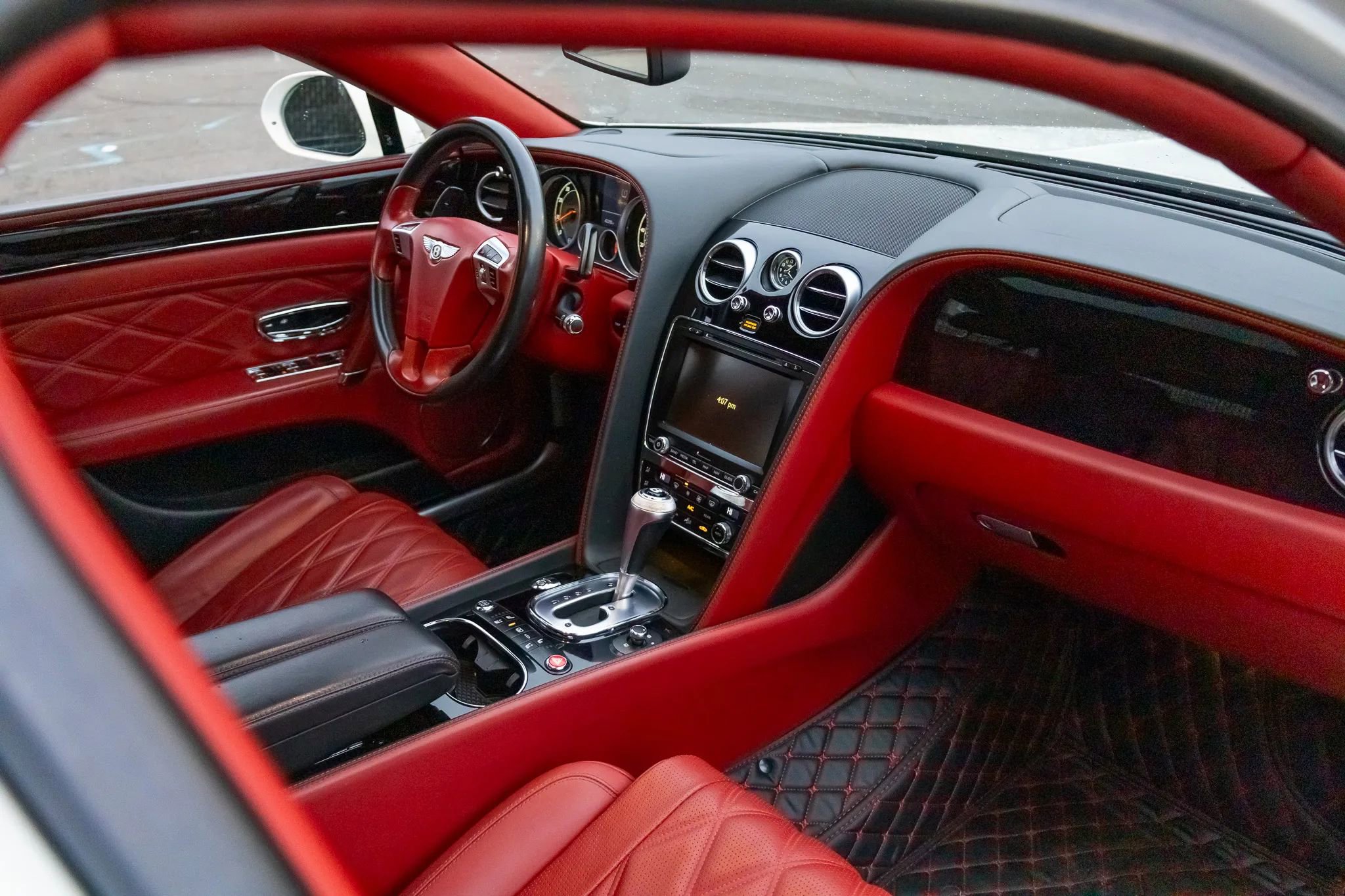 Used 2015 Bentley Flying Spur V8 image 54