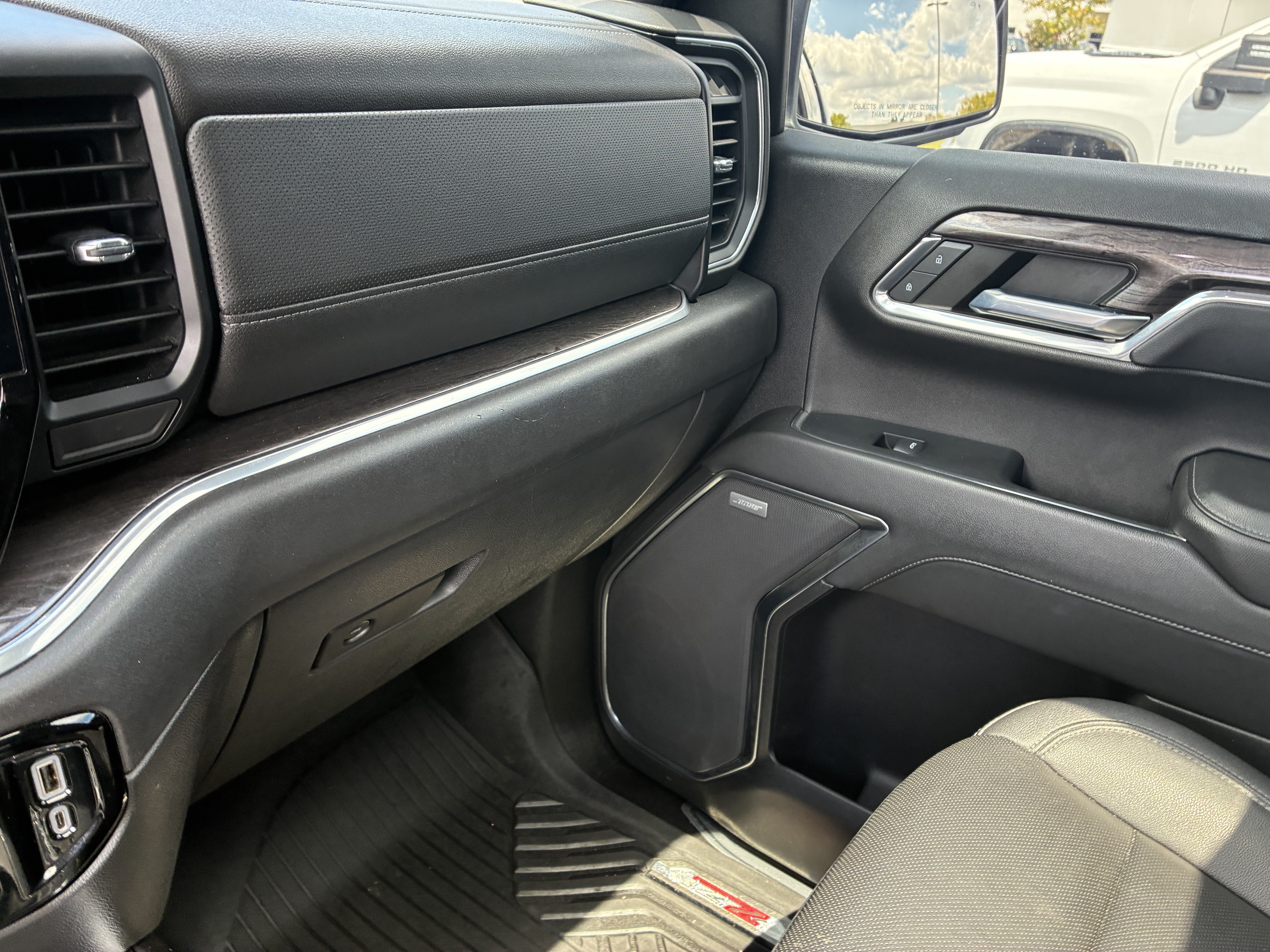 Used 2022 Chevrolet Silverado 1500 LTZ w/ LTZ Premium Package AWD/4WD image 38