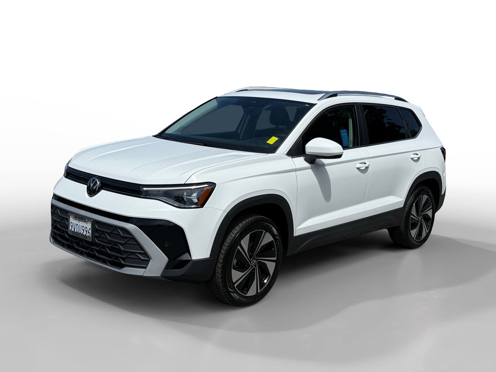 Used 2025 Volkswagen Taos SE w/ Panoramic Sunroof Package AWD/4WD image 1