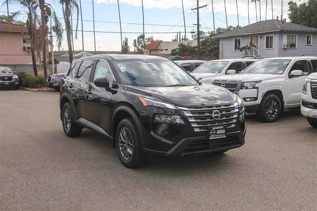 New 2026 Nissan Rogue S image 3