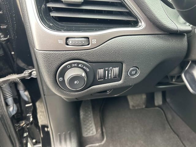 Used 2022 Jeep Cherokee Limited AWD/4WD image 24