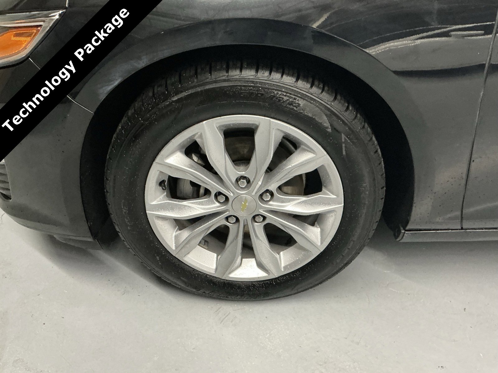 Used 2019 Chevrolet Malibu LT image 2