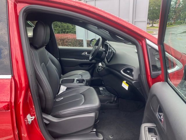 New 2026 Chrysler Voyager LX image 28