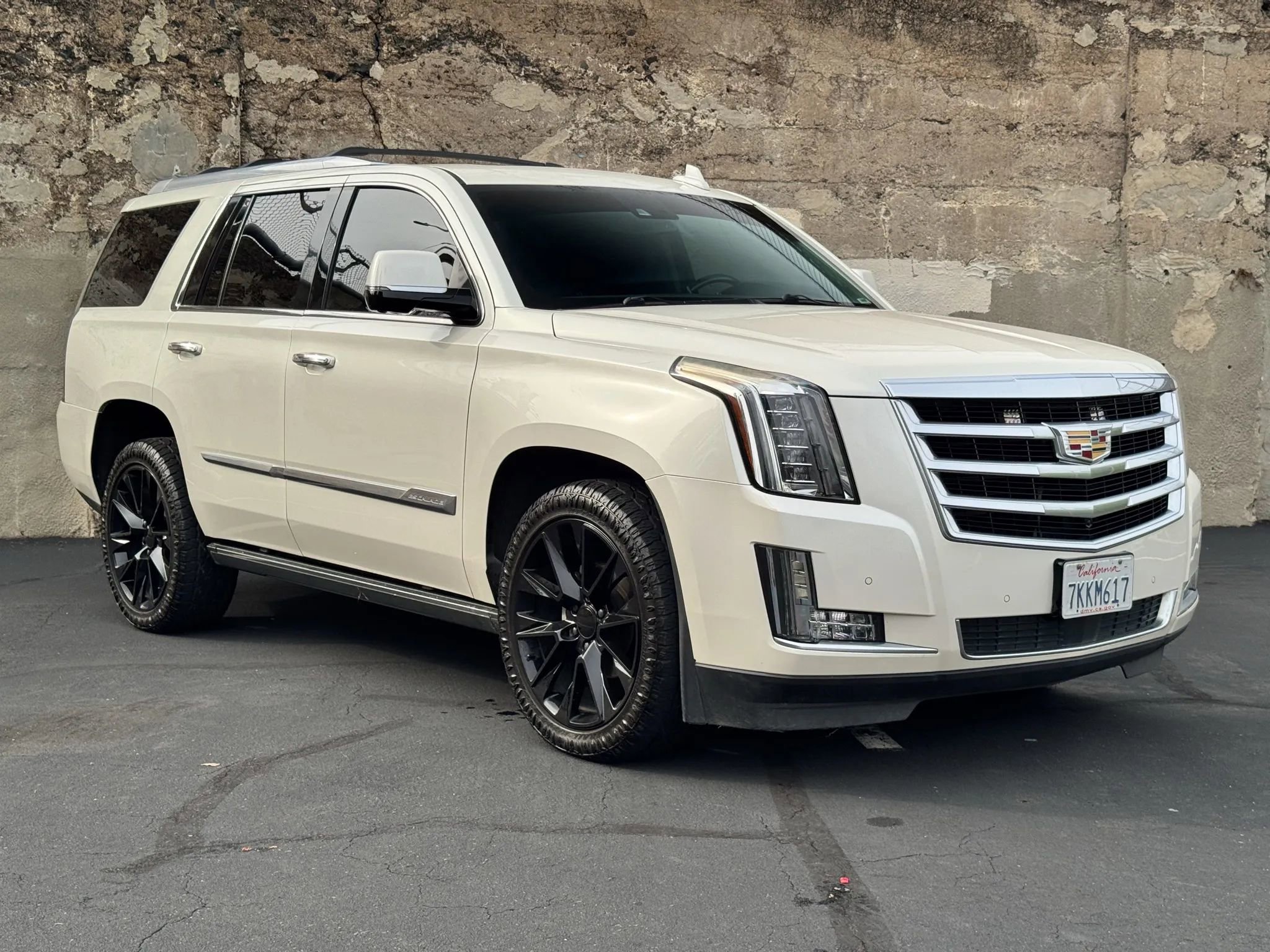 Used 2015 Cadillac Escalade Premium AWD/4WD image 2