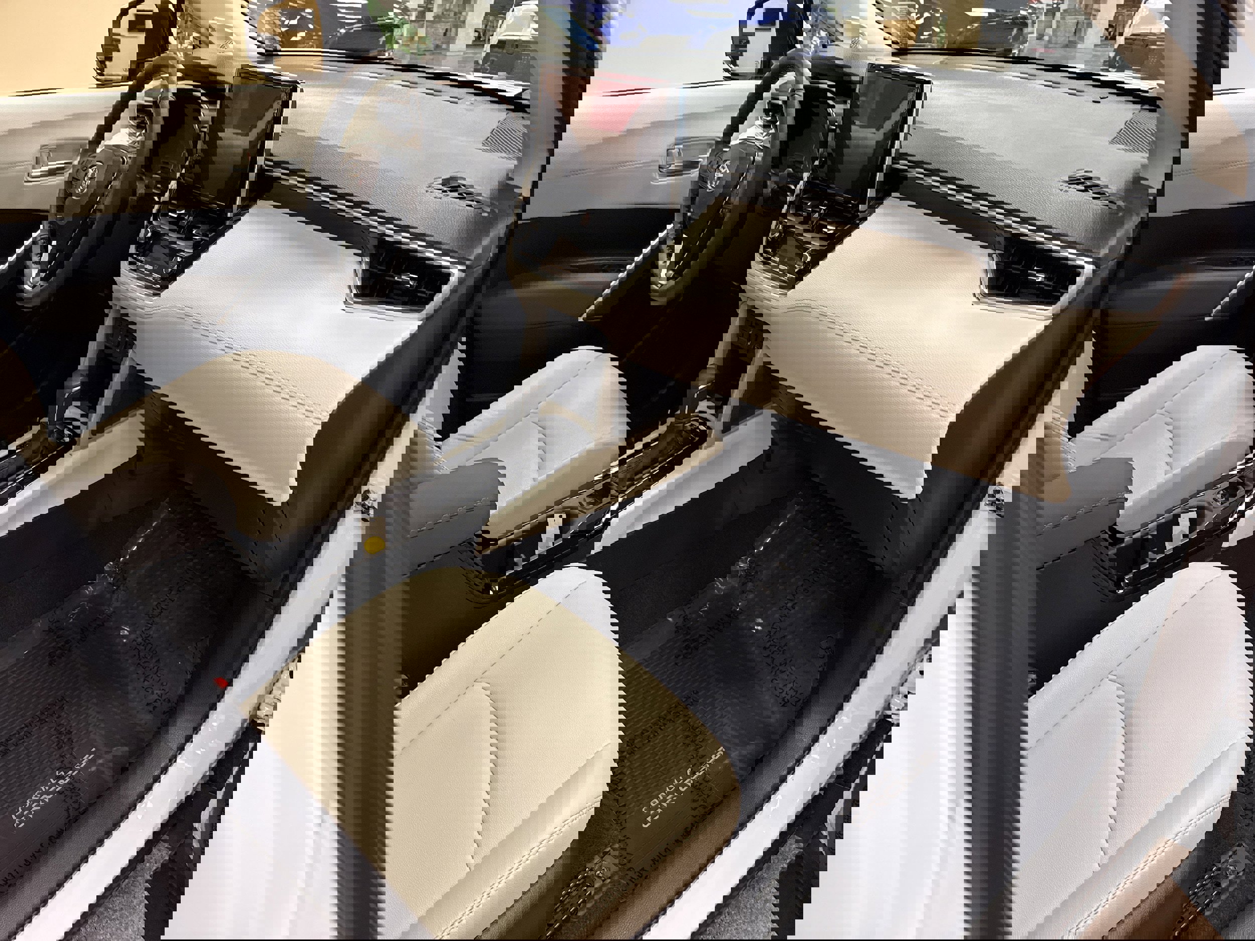 Used 2024 Toyota Corolla Cross XLE w/ Convenience Package image 19