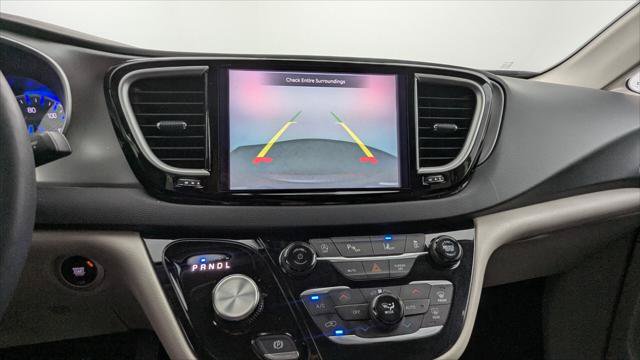 Used 2023 Chrysler Pacifica Touring-L FWD image 29