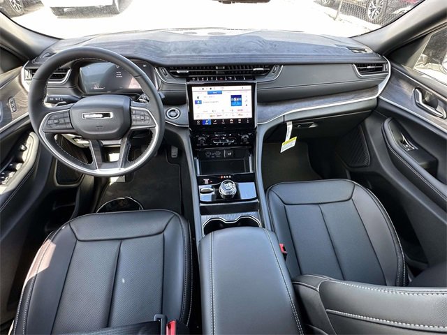 New 2025 Jeep Grand Cherokee Limited image 3