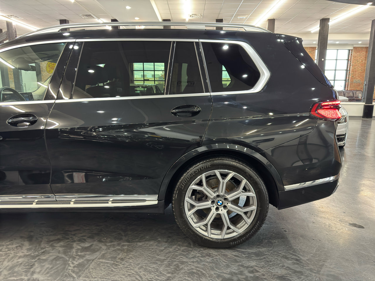 Used 2023 BMW X7 xDrive40i w/ Premium Package image 23