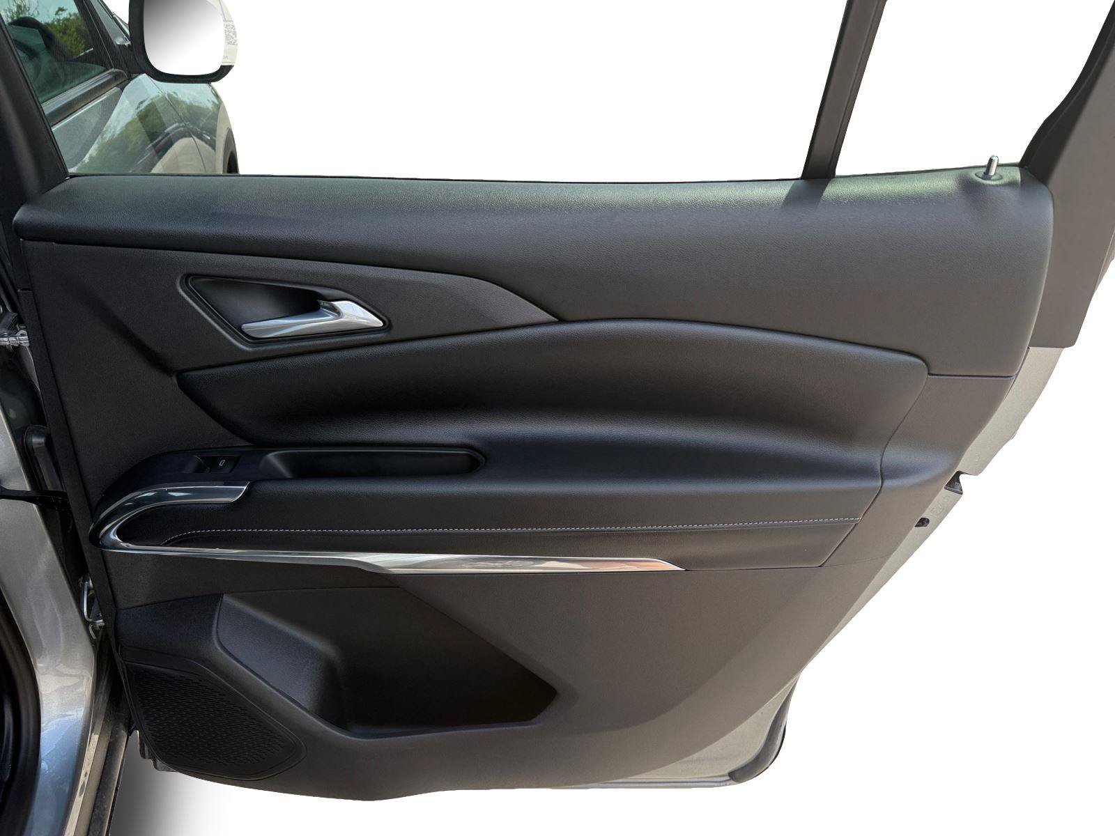 Used 2026 Chevrolet Traverse LT w/ LPO, Floor Liner Package FWD image 24