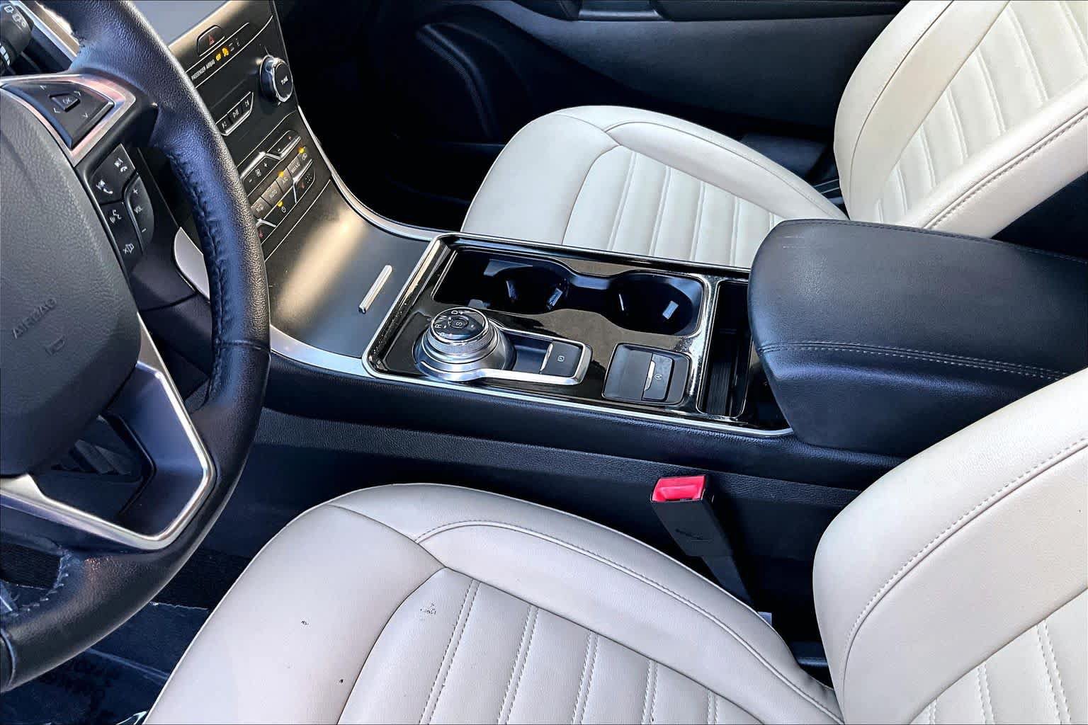 Used 2019 Ford Edge SEL w/ Equipment Group 201A FWD image 17
