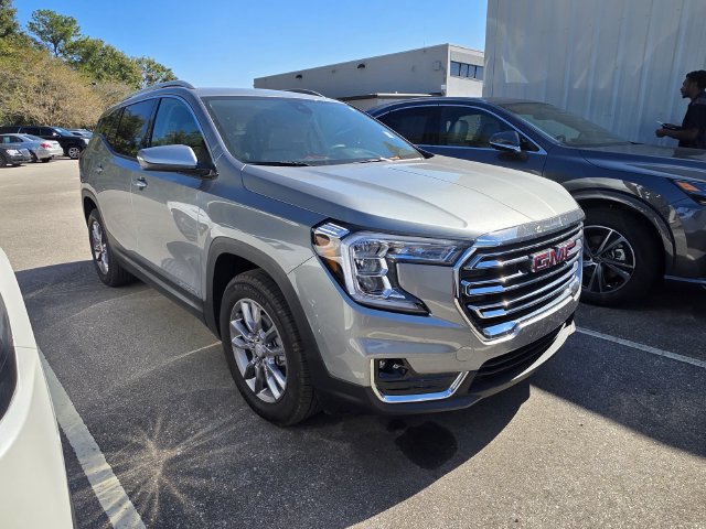Used 2024 GMC Terrain SLT AWD/4WD image 1