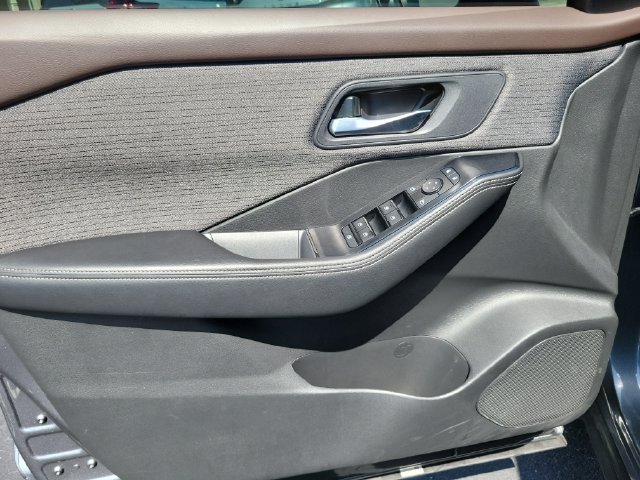 Used 2023 Nissan Rogue SV FWD image 17