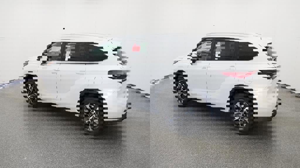 New 2026 Toyota Highlander XLE image 4